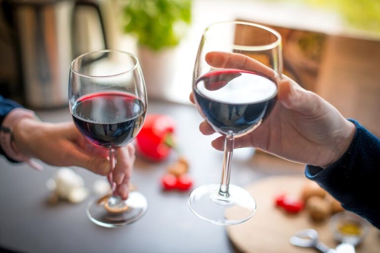 Vino italiano e agroalimentare a rischio con i dazi USA: la risposta del Governo